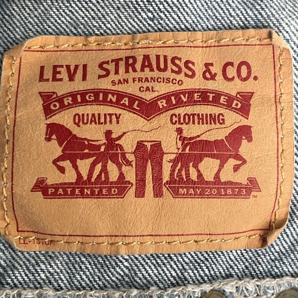 Levi’s Young Crop Trucker Denim Vest Sz M - Picture 8 of 11
